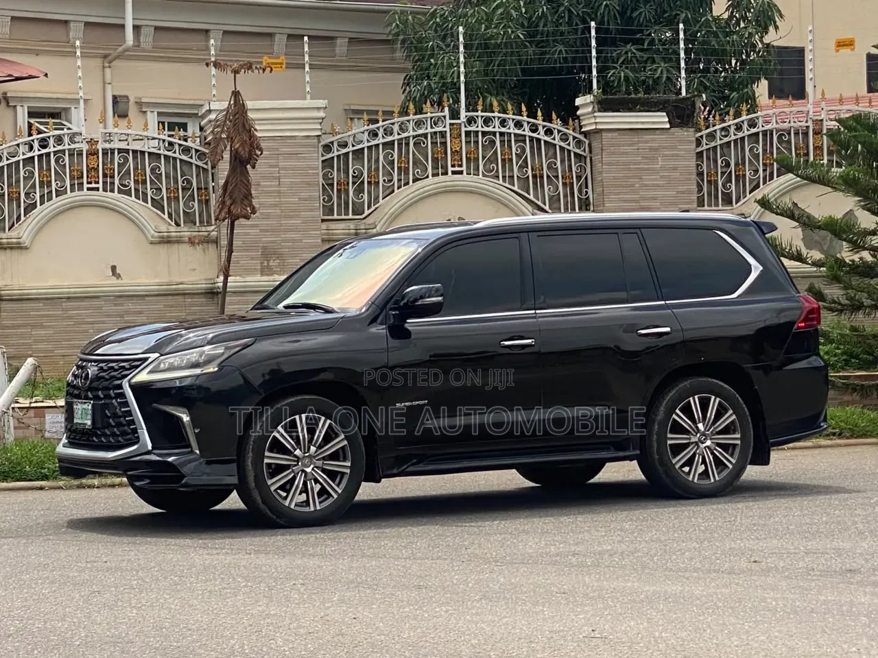 Lexus LX 570 (5 seats) AWD 2017 Black