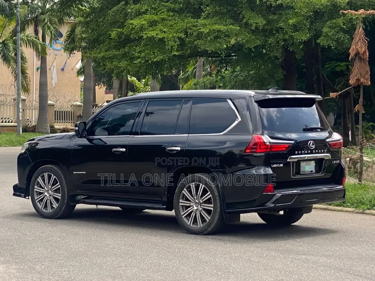 Lexus LX 570 (5 seats) AWD 2017 Black