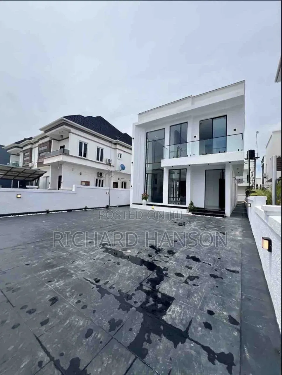 5bdrm Duplex in Ikota for sale