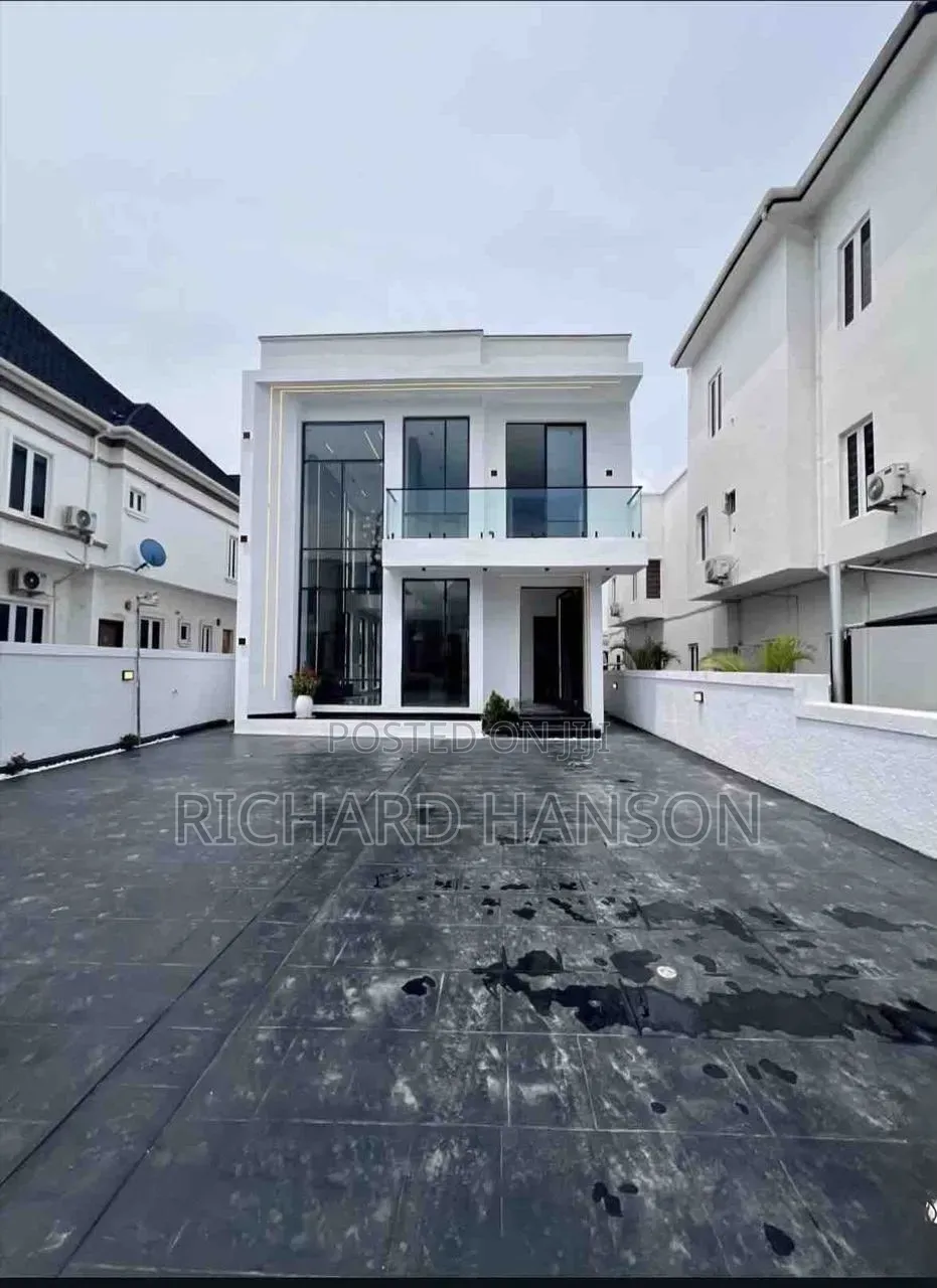 5bdrm Duplex in Ikota for sale