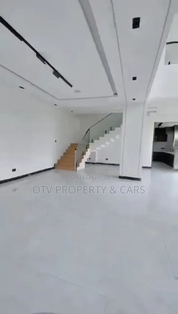 5bdrm Duplex in Ikate for sale