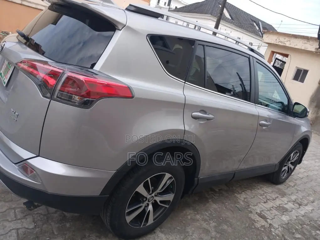 Toyota RAV4 XLE AWD (2.5L 4cyl 6A) 2017 Gray