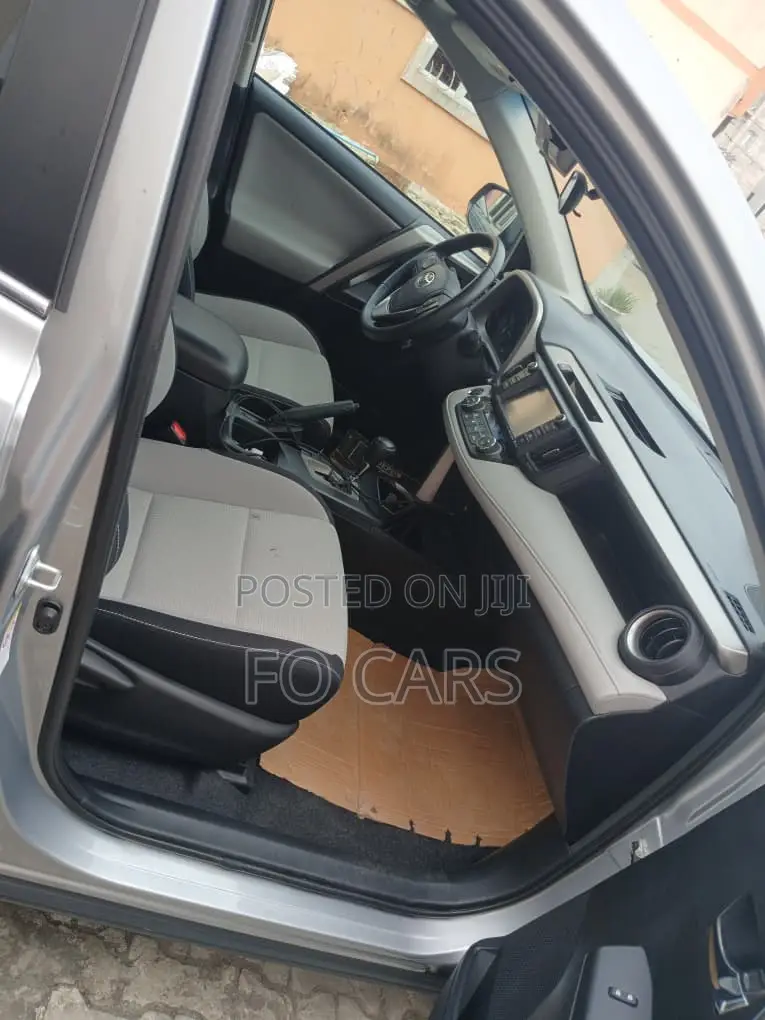 Toyota RAV4 XLE AWD (2.5L 4cyl 6A) 2017 Gray
