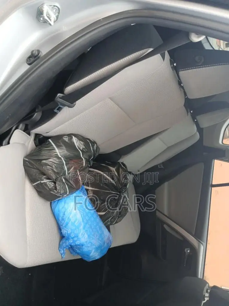 Toyota RAV4 XLE AWD (2.5L 4cyl 6A) 2017 Gray