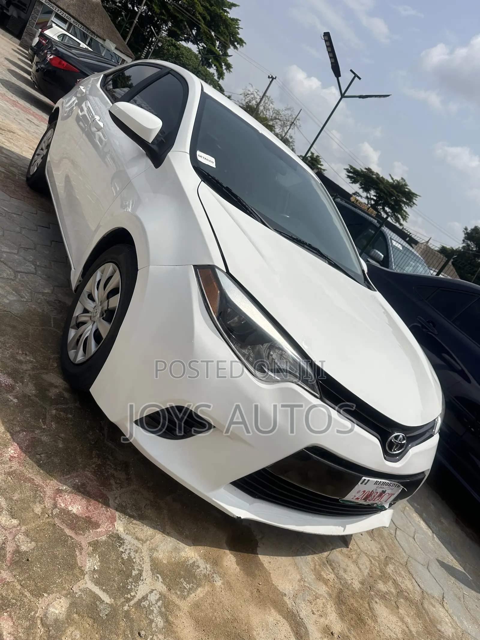 Toyota Corolla LE Premium 4dr Sedan (1.8L 4cyl CVT) 2016 White