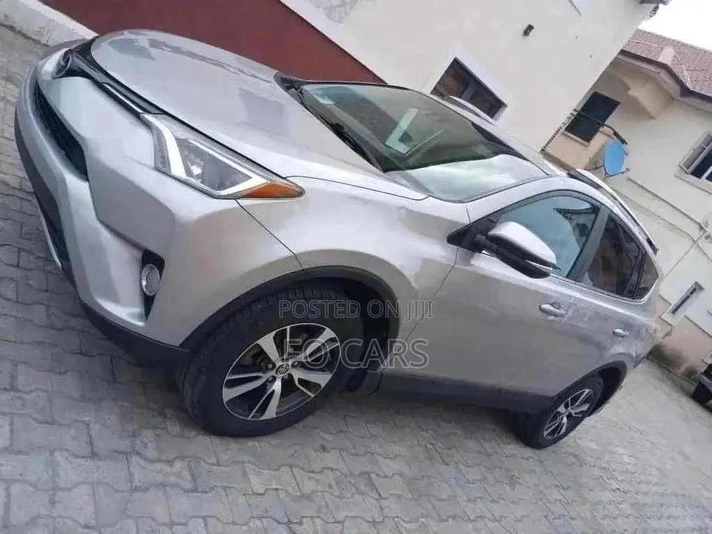 Toyota RAV4 XLE AWD (2.5L 4cyl 6A) 2017 Gray