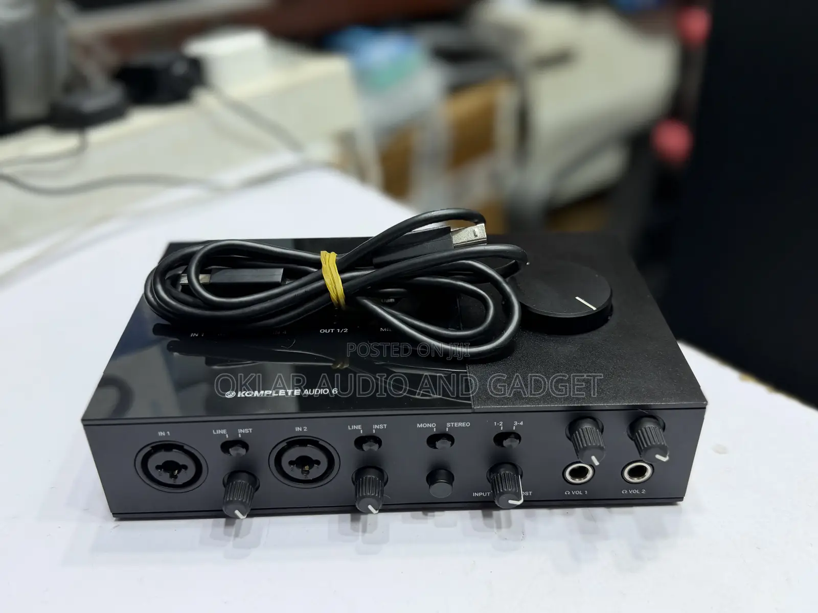 Native Instrument Komplete Audio 6 Audio Interface ( 6 in 6 Out)