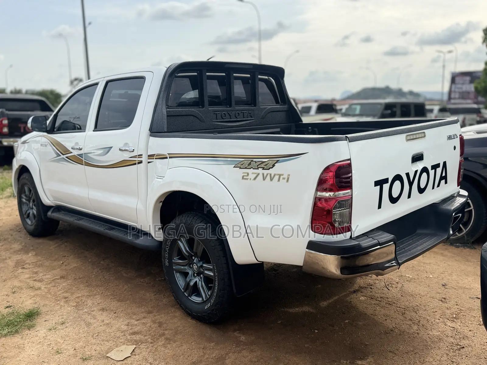 Toyota Hilux SR 4x4 2015 White