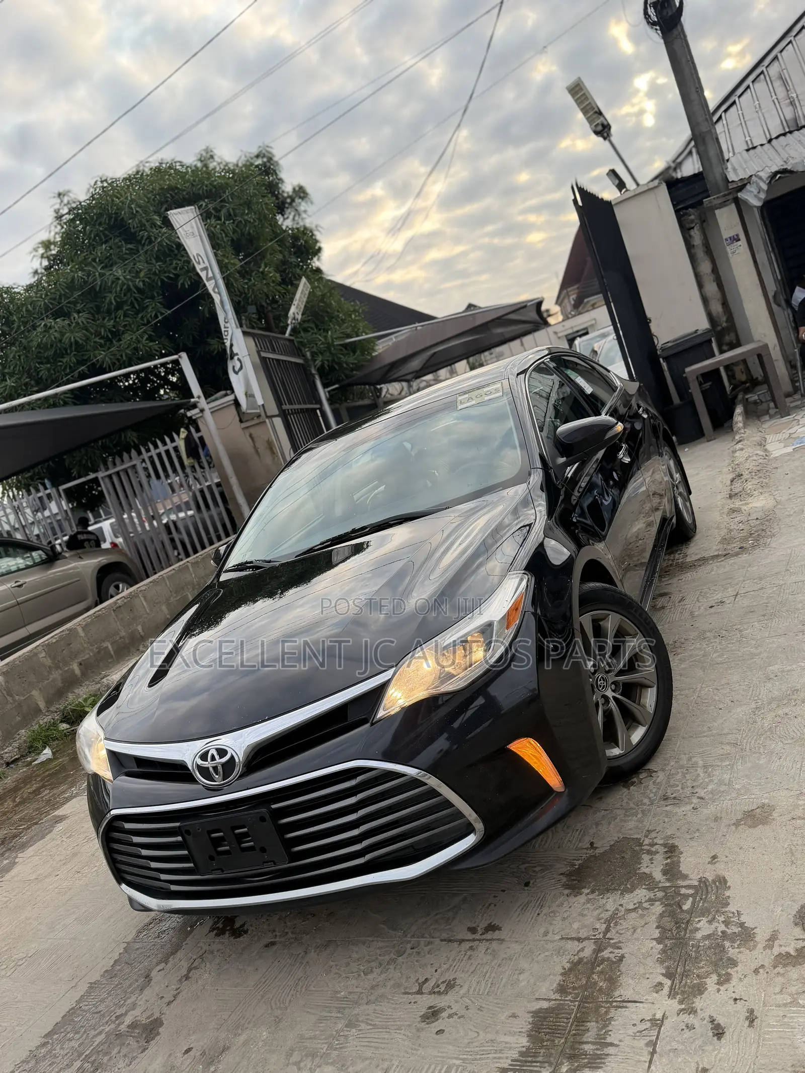 Toyota Avalon XLE Plus FWD Sedan (3.6L 6cyl 6A) 2016 Black