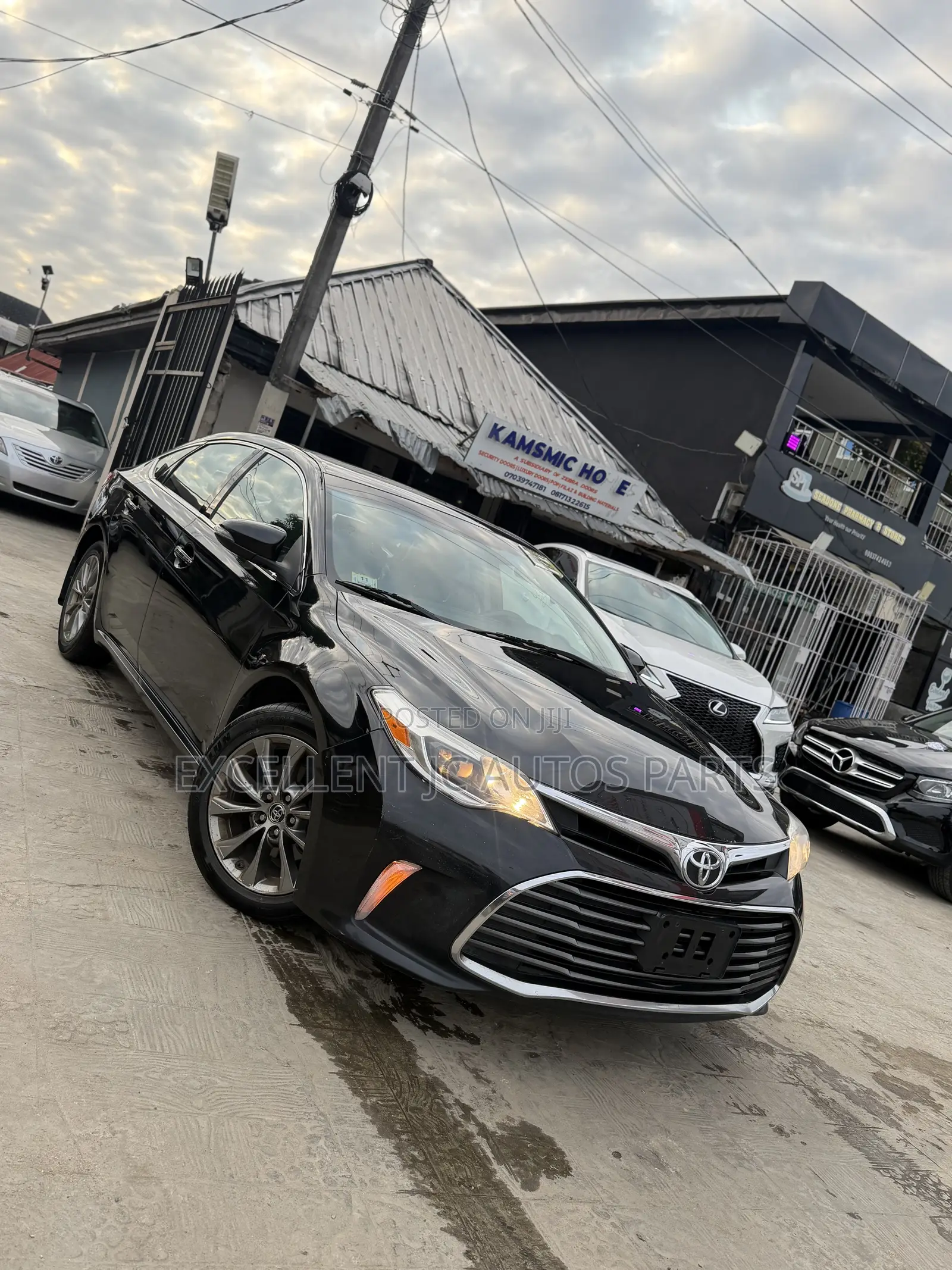 Toyota Avalon XLE Plus FWD Sedan (3.6L 6cyl 6A) 2016 Black