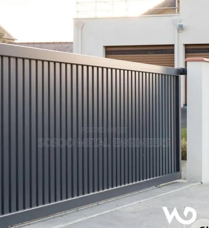Solid Rolling Gate