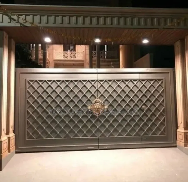 Solid Rolling Gate