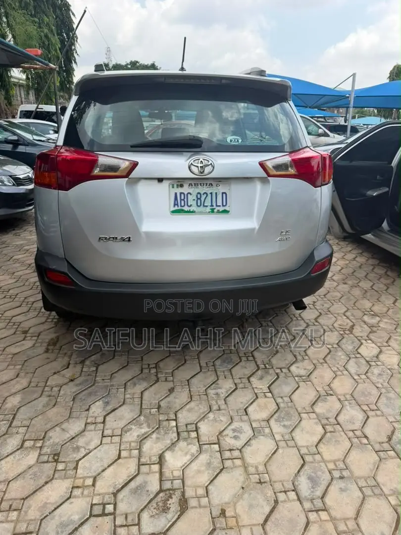 Toyota RAV4 LE 4dr SUV AWD (2.5L 4cyl 6A) 2015 Silver