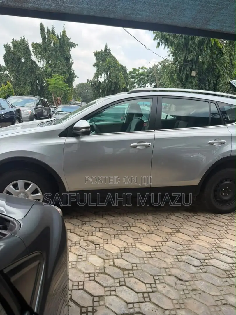 Toyota RAV4 LE 4dr SUV AWD (2.5L 4cyl 6A) 2015 Silver