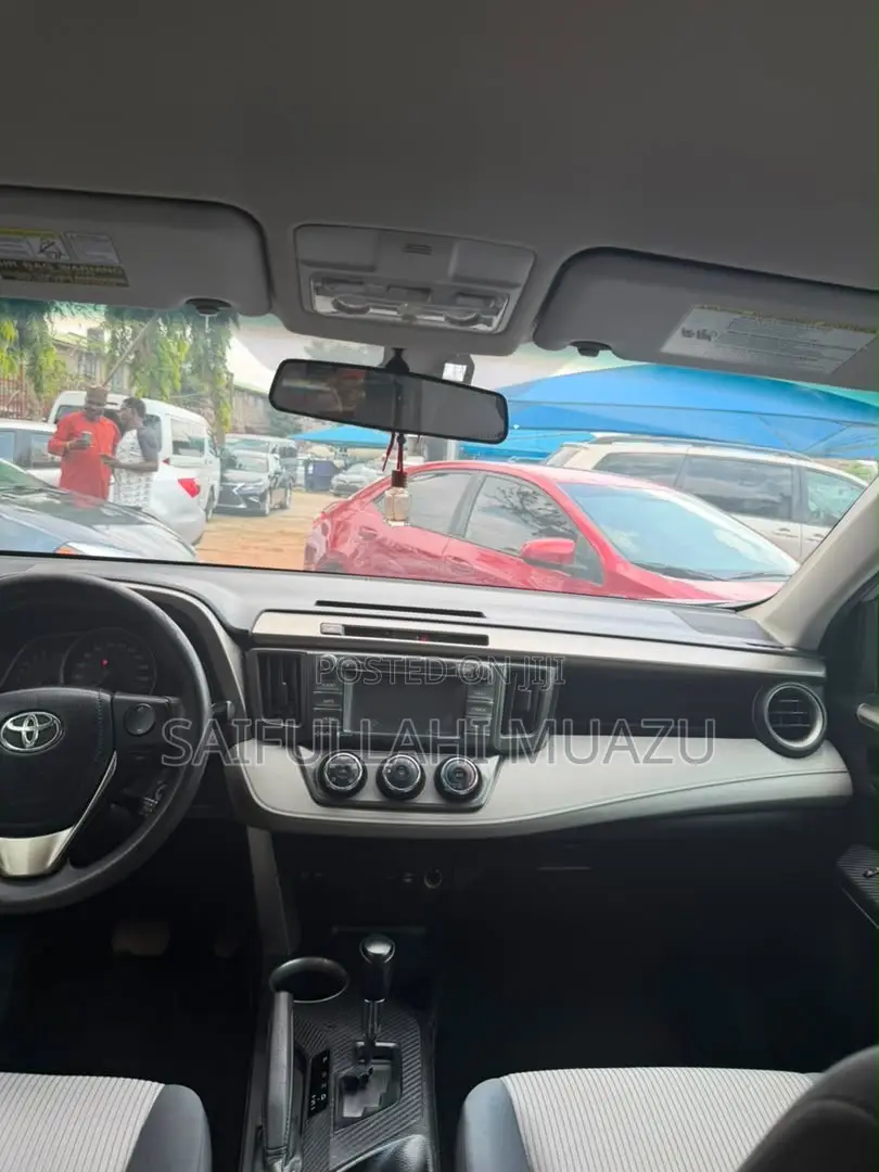 Toyota RAV4 LE 4dr SUV AWD (2.5L 4cyl 6A) 2015 Silver