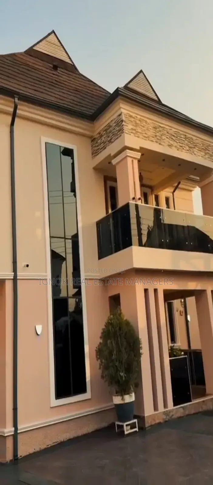 Furnished 5bdrm Duplex in Apo Resettlement for sale