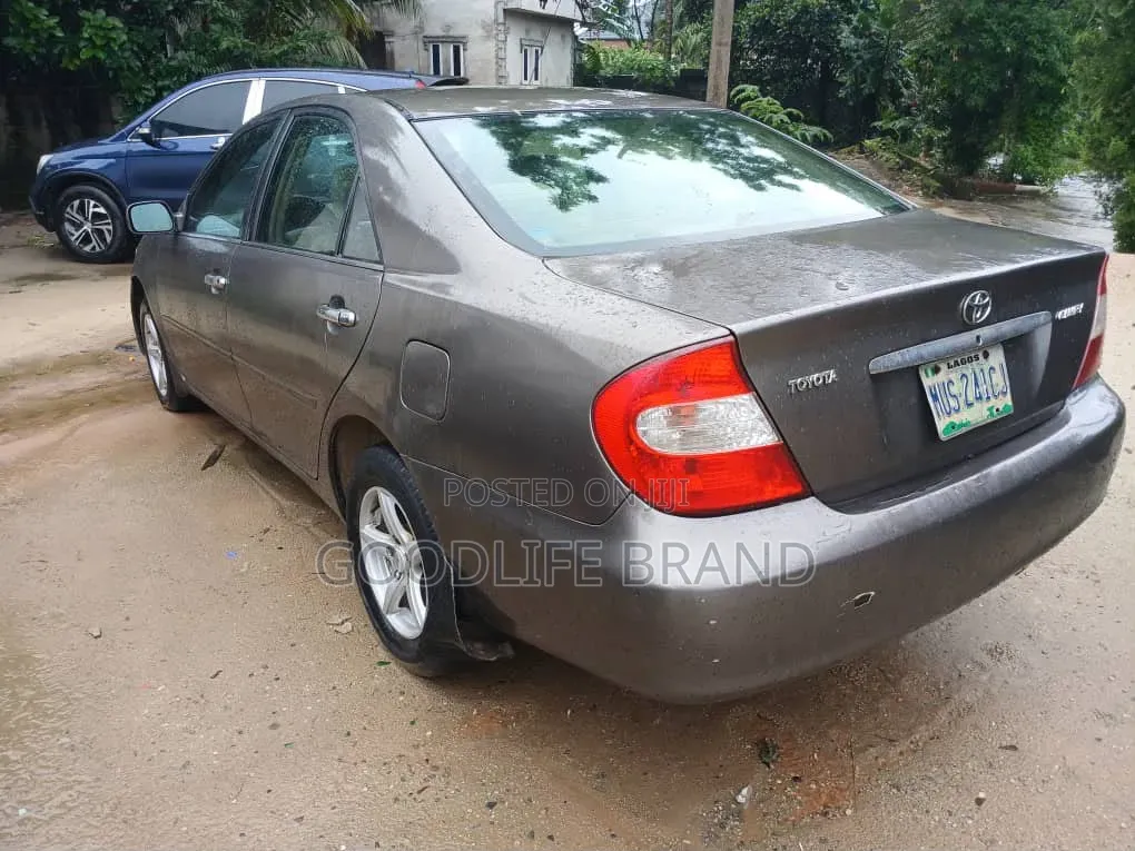 Toyota Camry STD 4dr Sedan (2.4L 4cyl 5M) 2004 Brown