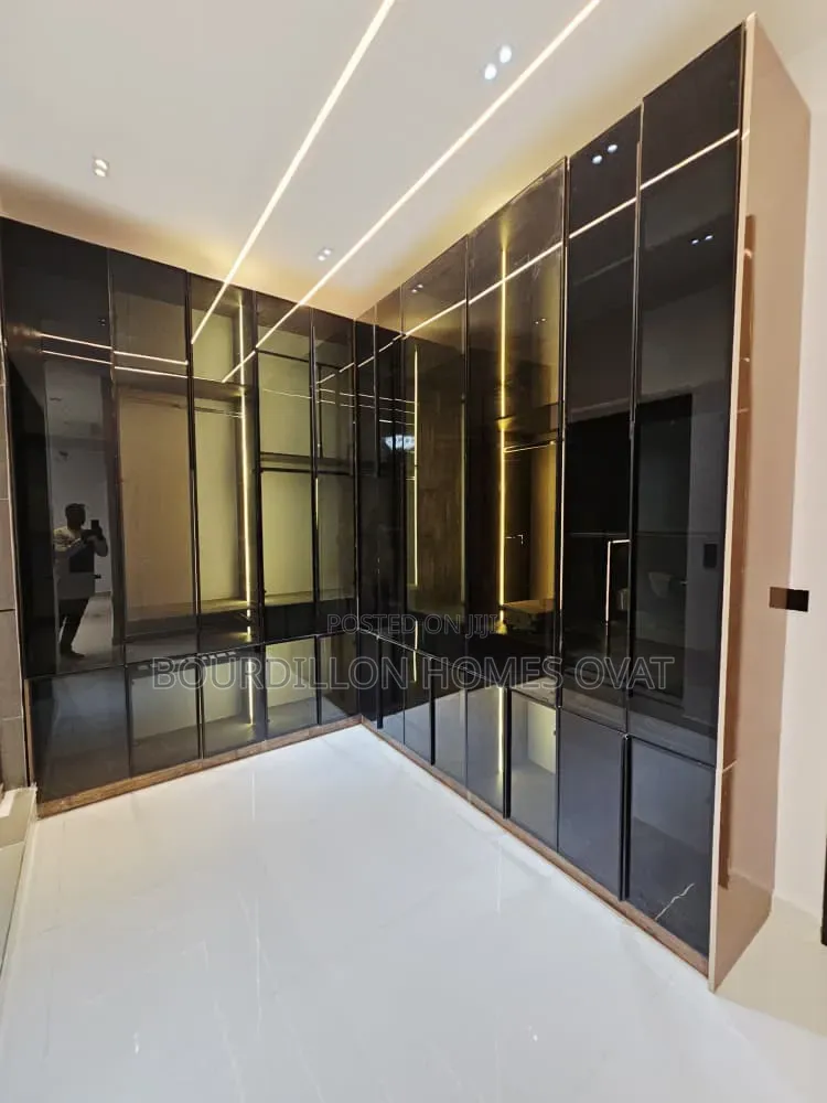 5bdrm Duplex in Harris Drive By Vgc for sale