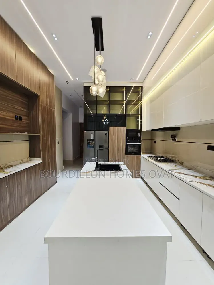 5bdrm Duplex in Harris Drive By Vgc for sale