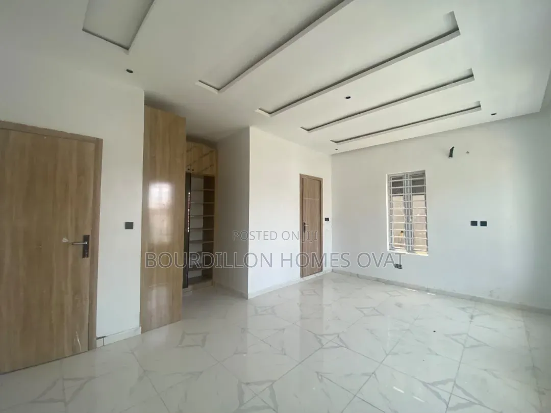 5bdrm Duplex in Ikate Villa Estate for sale