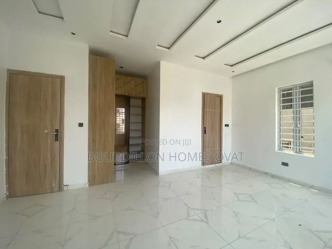 5bdrm Duplex in Ikate Villa Estate for sale