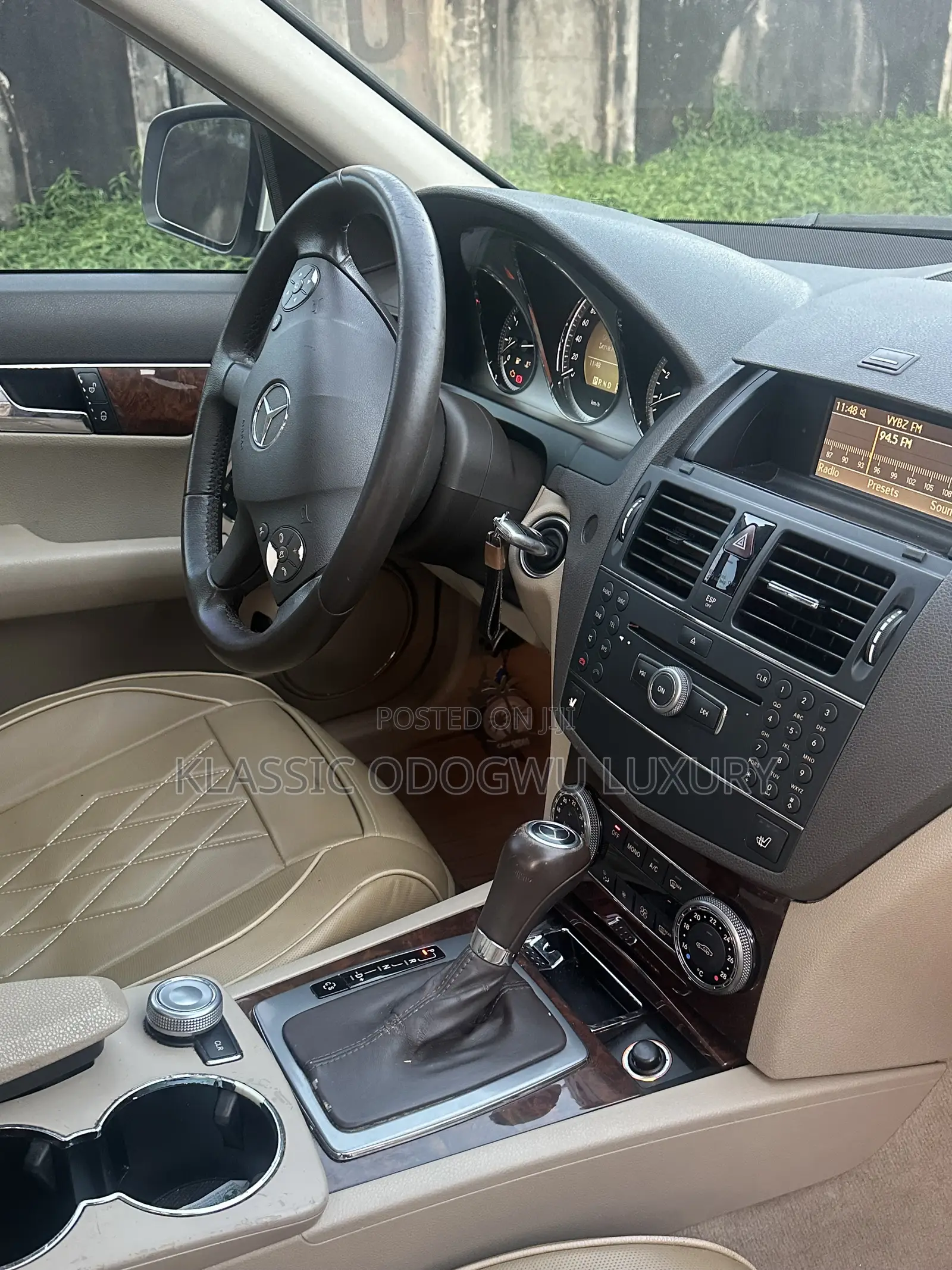 Mercedes-Benz C300 Luxury Sedan AWD (3.0L 6cyl 7A) 2009 White