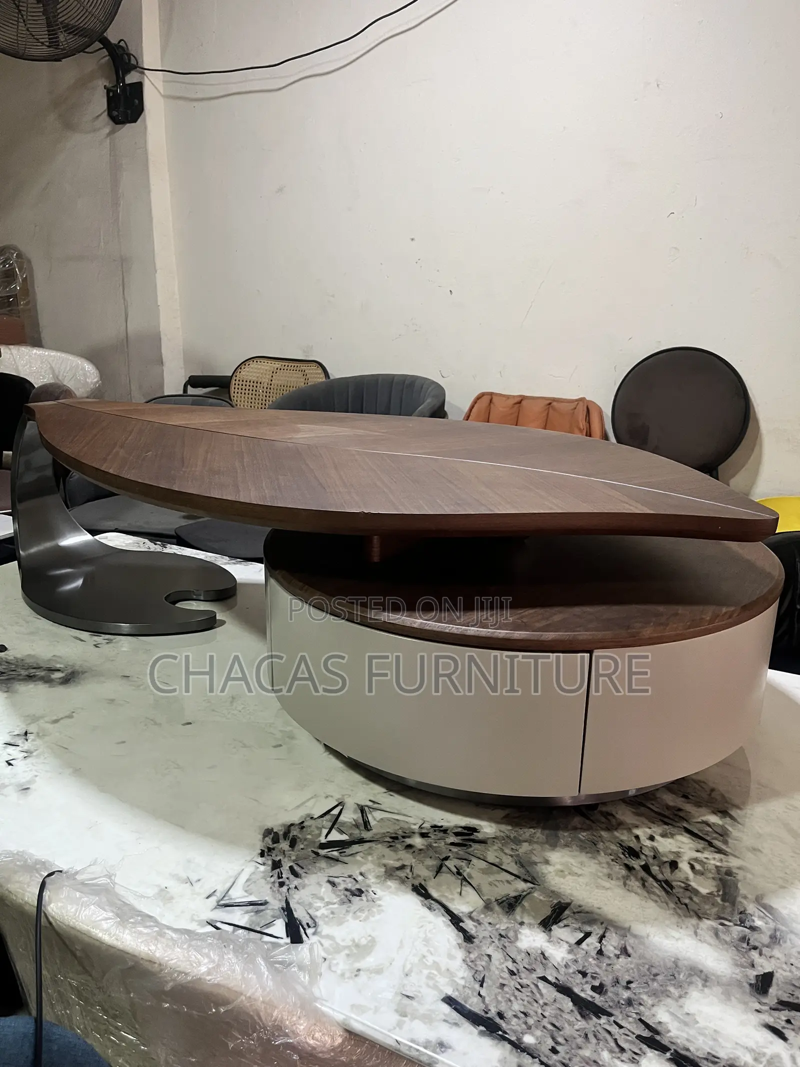 Luxury Leaf-Shaped Wooden Center Table With Curved Metallic Stand