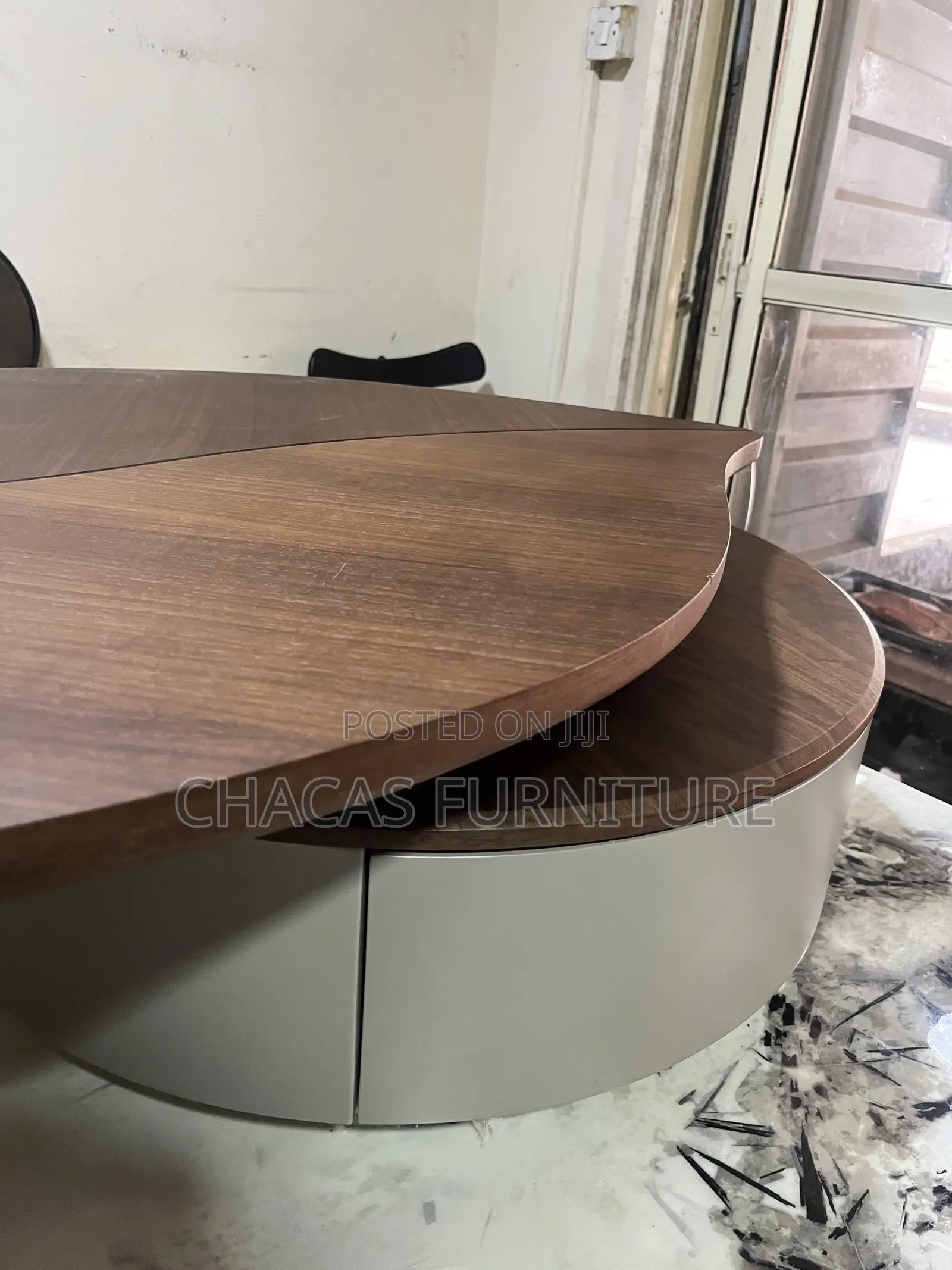 Luxury Leaf-Shaped Wooden Center Table With Curved Metallic Stand