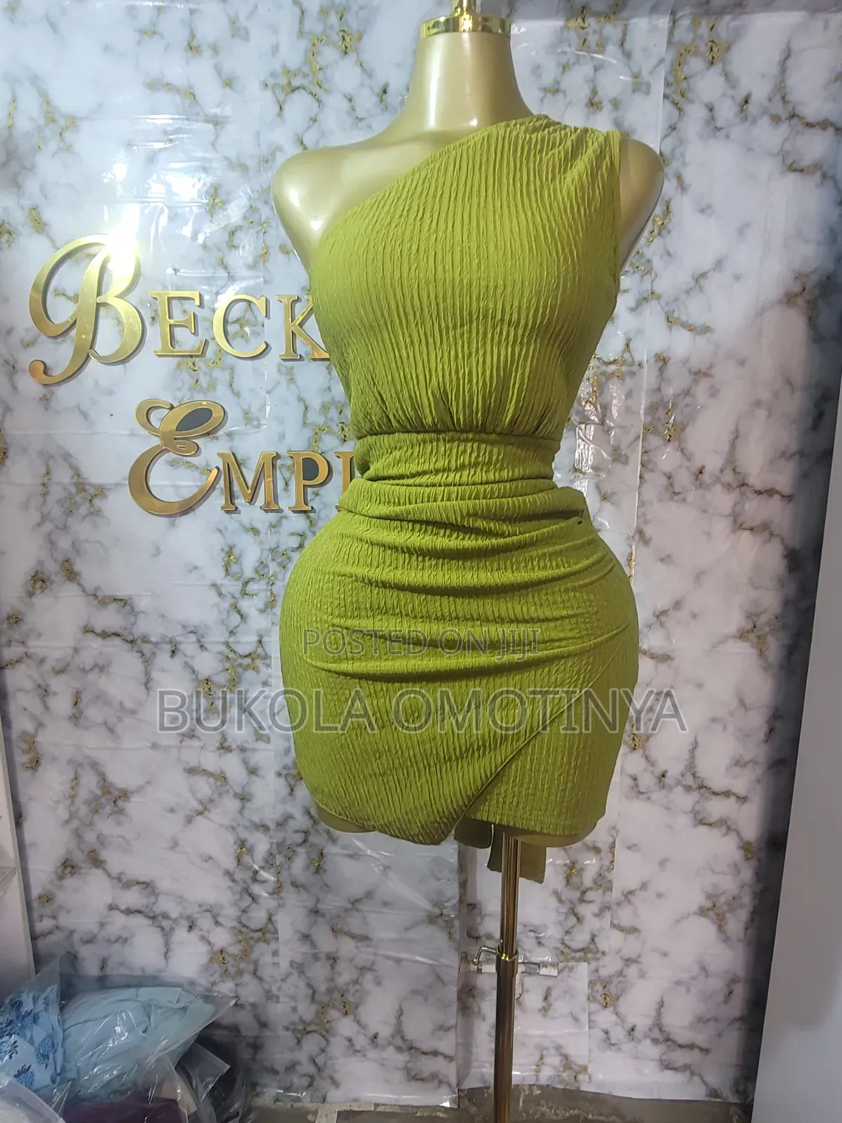 Trendy One-Shoulder / Asymmetric — One Side Covered,