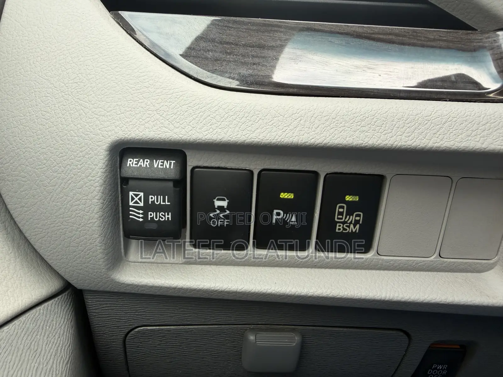Toyota Sienna XLE Premium 7 Passenger (3.5L 6cyl 8A) 2017 White
