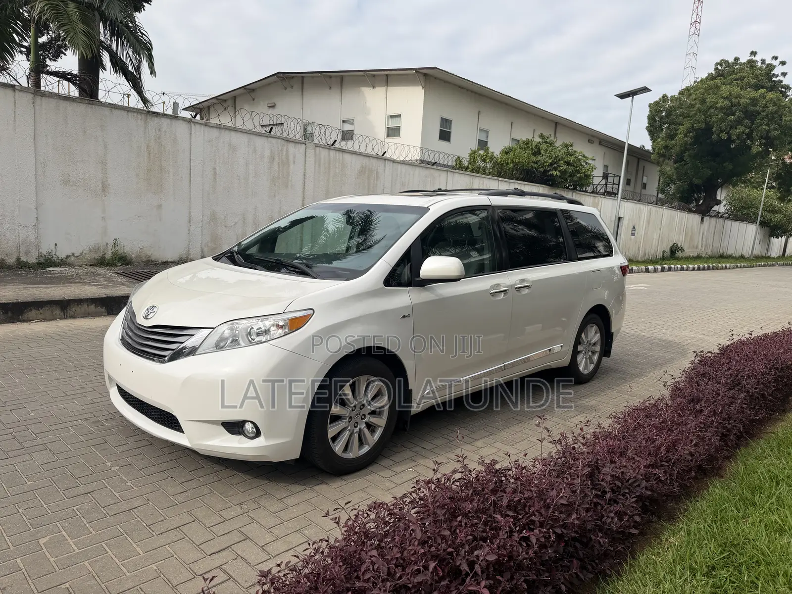 Toyota Sienna XLE Premium 7 Passenger (3.5L 6cyl 8A) 2017 White