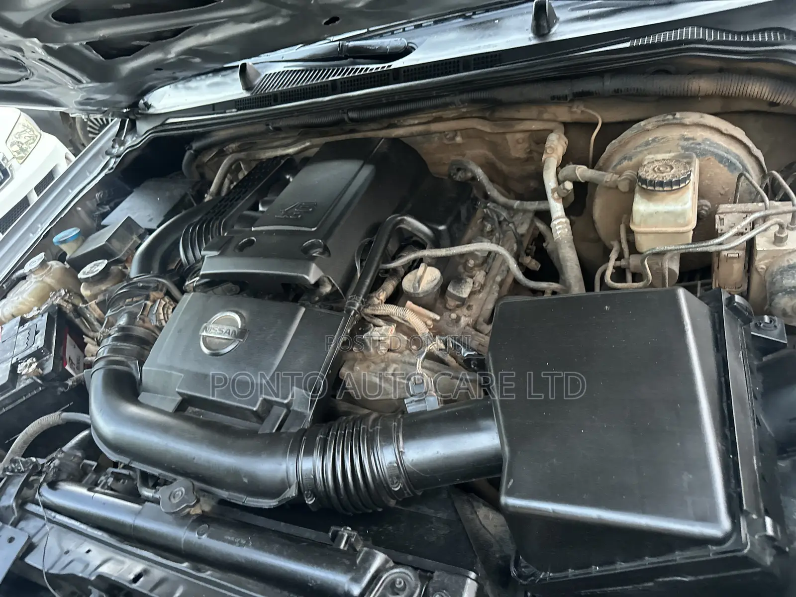 Nissan Frontier Crew Cab LE 4x4 2010 Silver