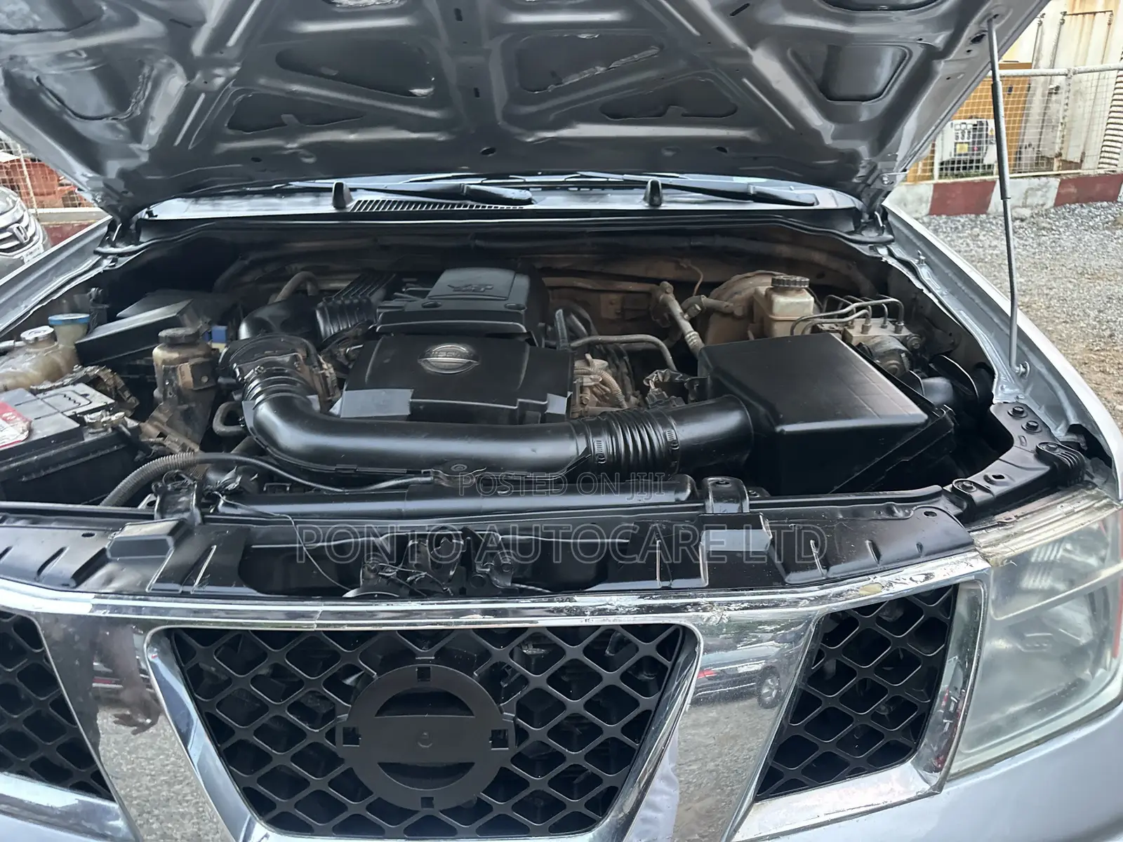 Nissan Frontier Crew Cab LE 4x4 2010 Silver