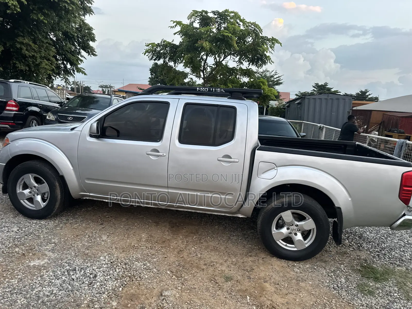 Nissan Frontier Crew Cab LE 4x4 2010 Silver
