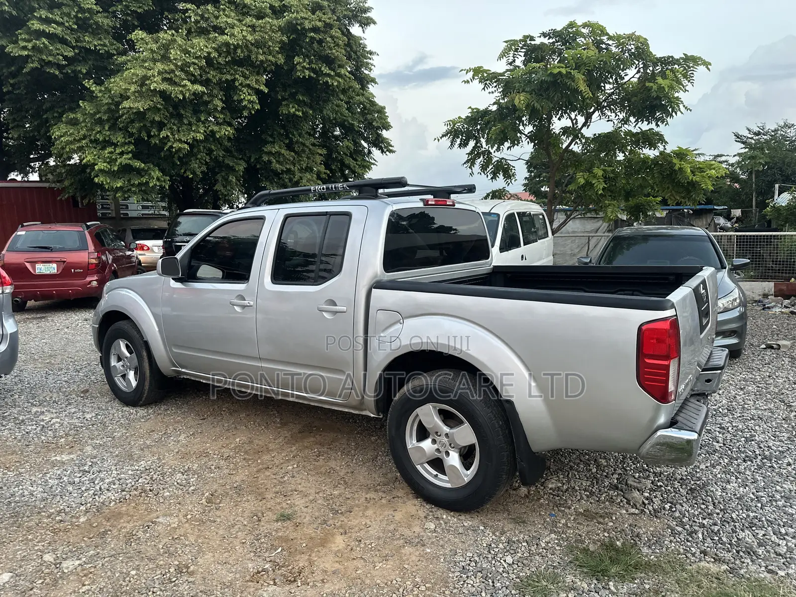 Nissan Frontier Crew Cab LE 4x4 2010 Silver