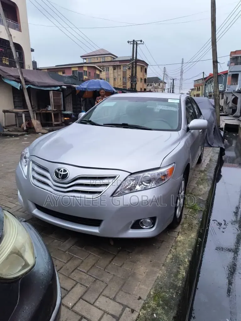 Toyota Camry 2011 Silver