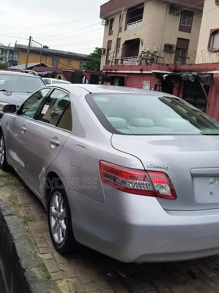 Toyota Camry 2011 Silver