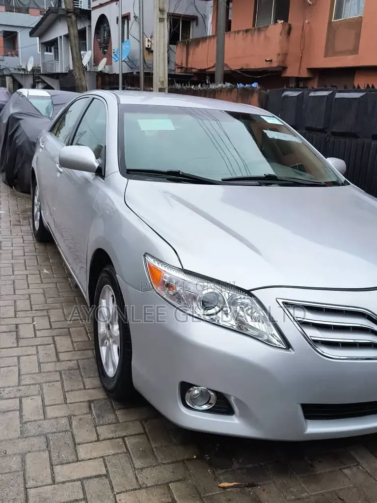 Toyota Camry 2011 Silver