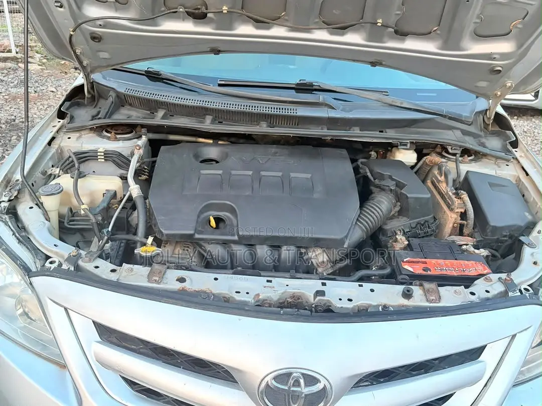 Toyota Corolla LE 4dr Sedan (1.8L 4cyl 4A) 2011 Silver