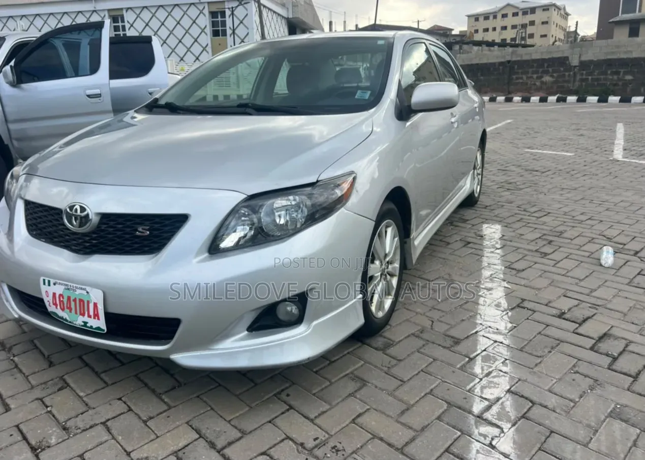 Toyota Corolla 2010 Silver