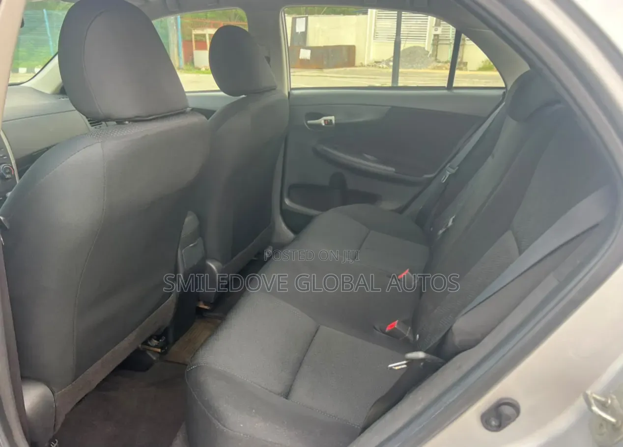 Toyota Corolla 2010 Silver