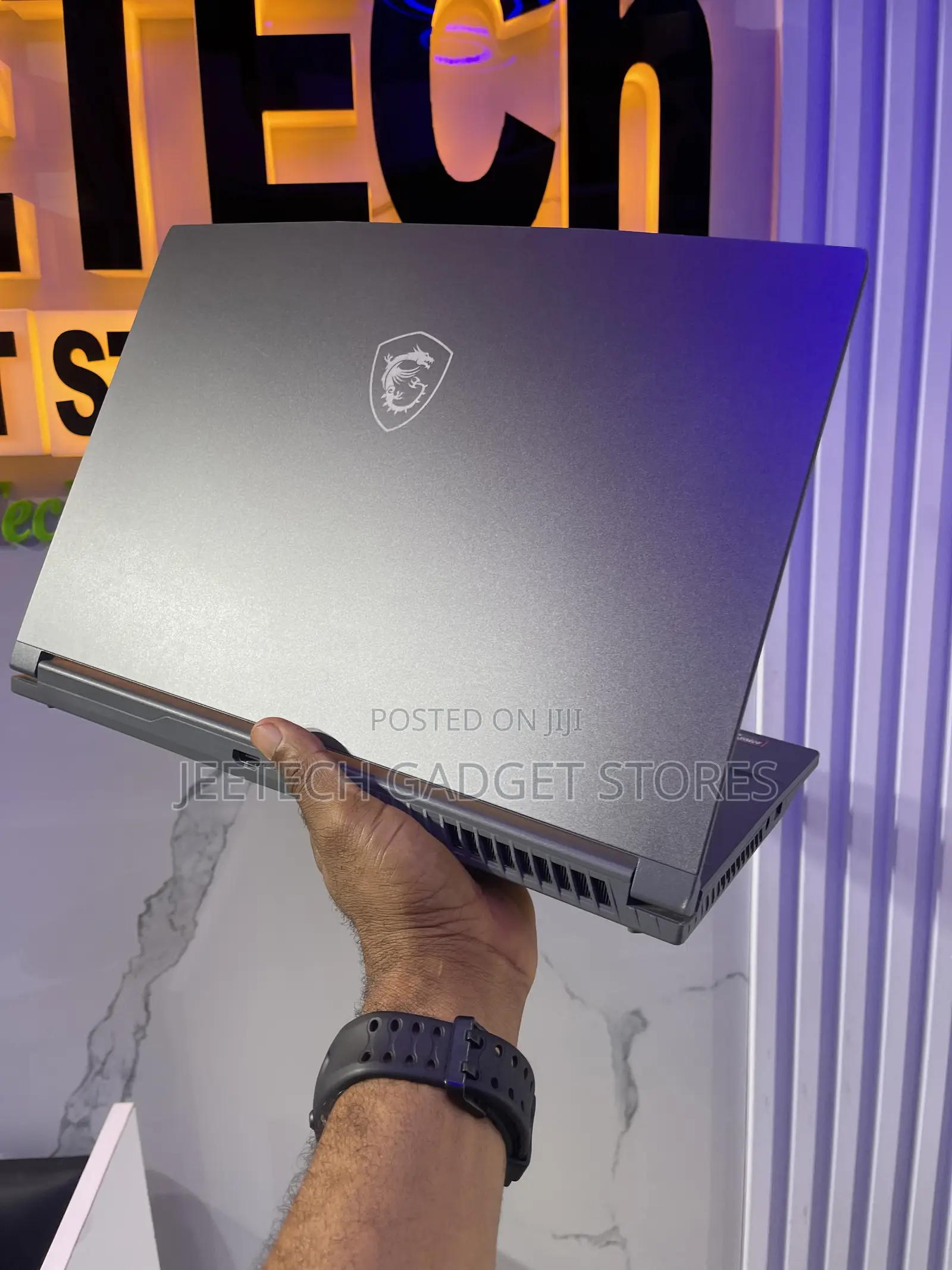 Laptop MSI GF65 Thin 10UE 16GB AMD Ryzen 9 SSD 1T