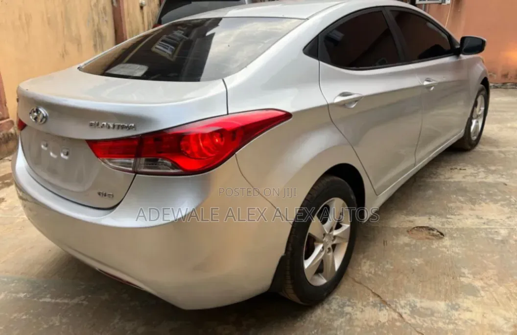 Hyundai Elantra 2013 Silver