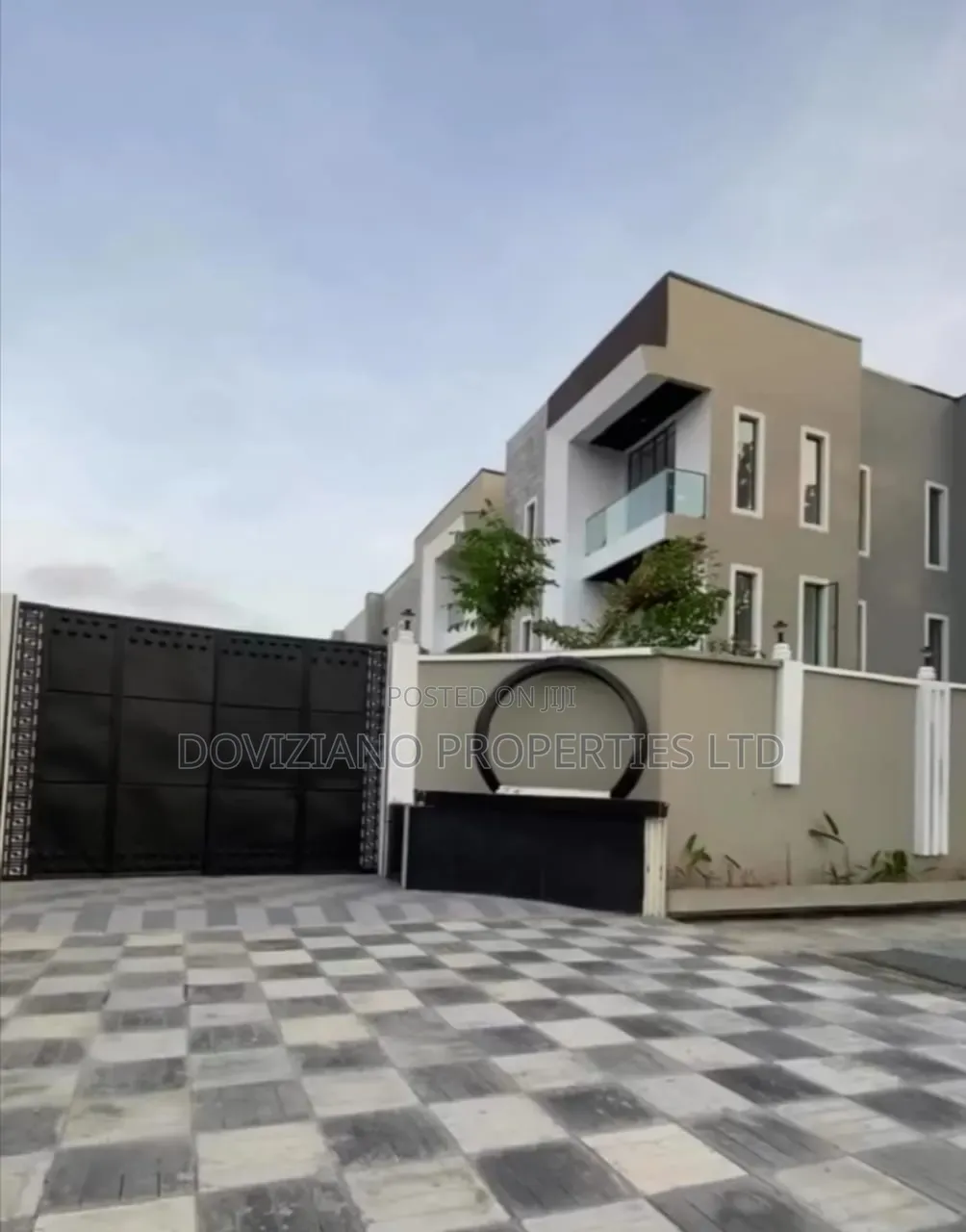 4bdrm Duplex in Parkview Estate for sale