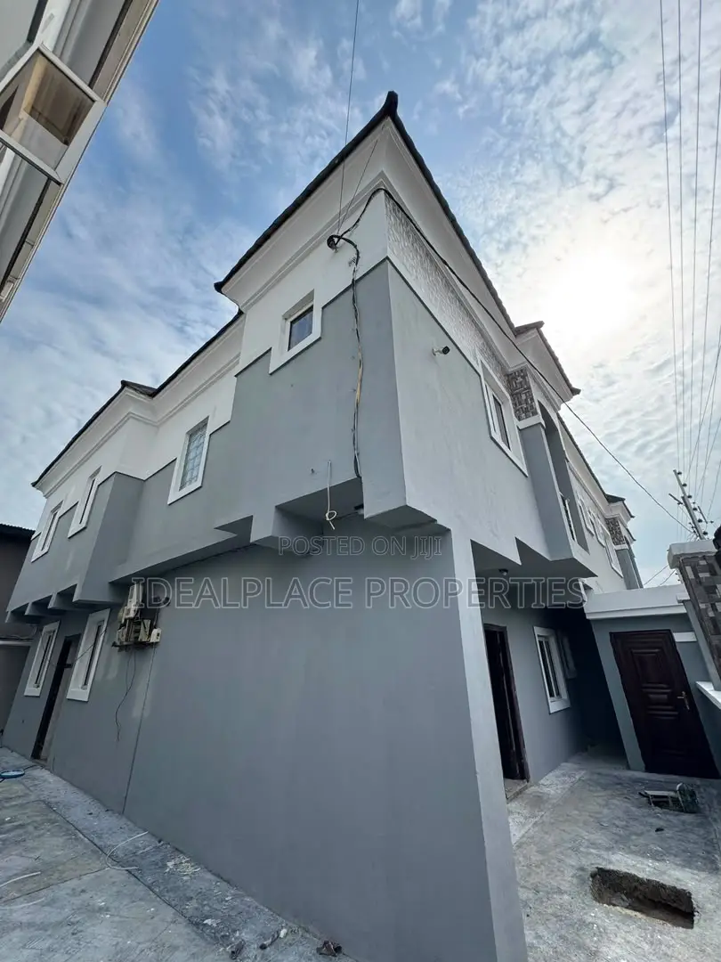 4bdrm Duplex in Surulere for sale