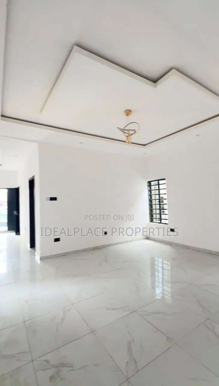 3bdrm Apartment in Gbagada for sale