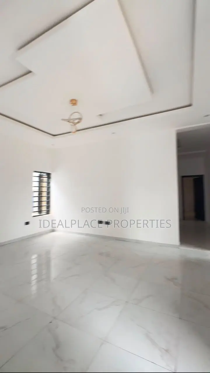 3bdrm Apartment in Gbagada for sale