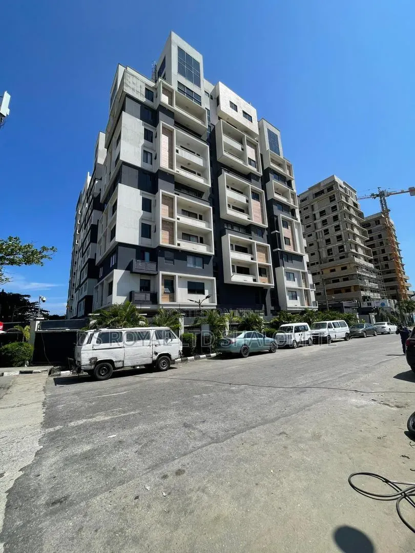4bdrm Block of Flats in Akin Adesola for sale