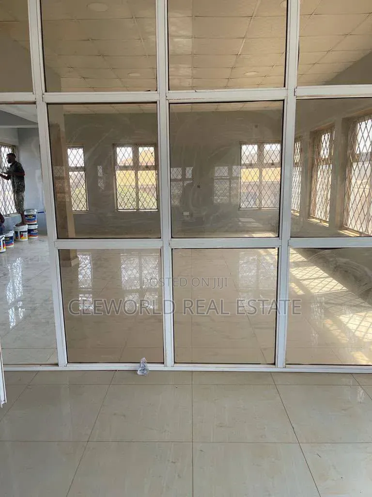 A Commercial Complex for Lease to Let