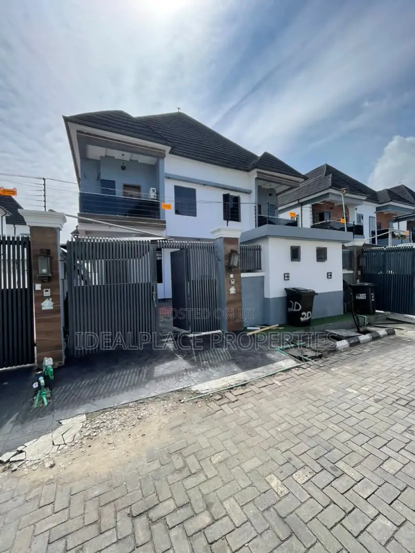 4bdrm Duplex in Chevron for sale